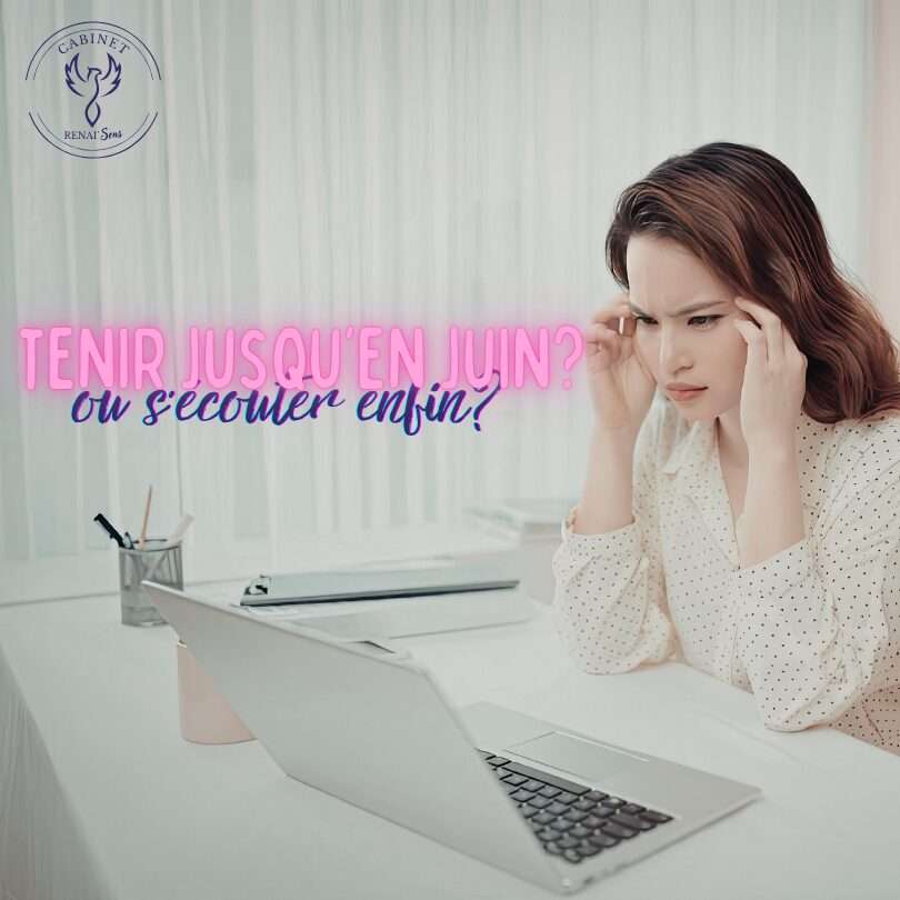Femme fatiguée au travail au printemps illustrant l’épuisement mental au mois de mai